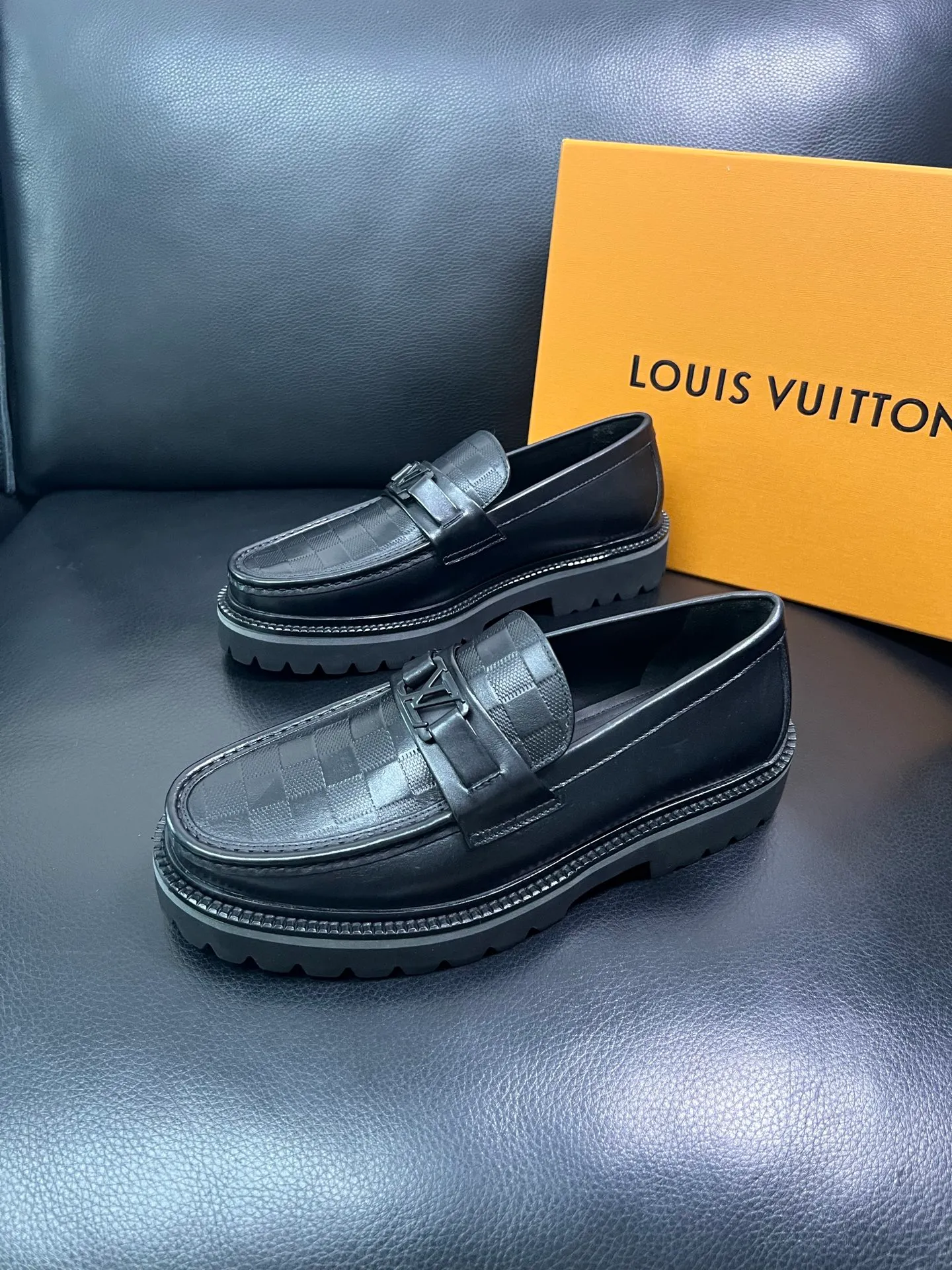 Men's shoes 💰780 Lv top purchasing Louis Vuitton leather shoes counter synchronization, uppers imported from Italy, imported water-dyed cowhide lining, soles: original soles specially provided by the original factory, original factory follow-up goods, high quality, welcome to compare, code number 38-44 (customized 45) 85842
